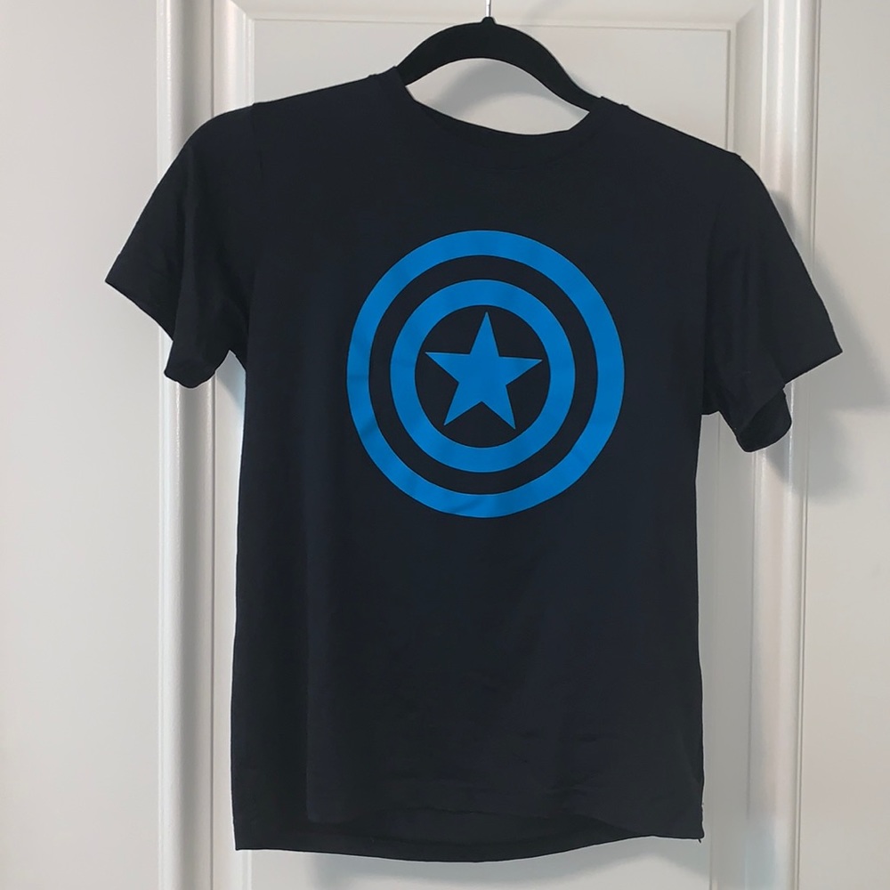 Boys Marvel Under Armour short sleeve tshirt (Med)